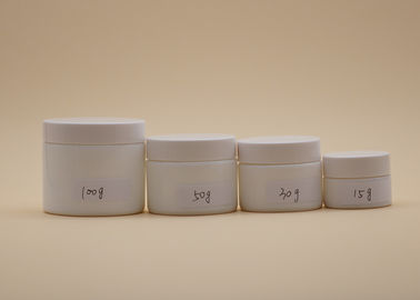 別の容積の化粧品のクリーム色の容器、白いクリーム色の瓶の高性能