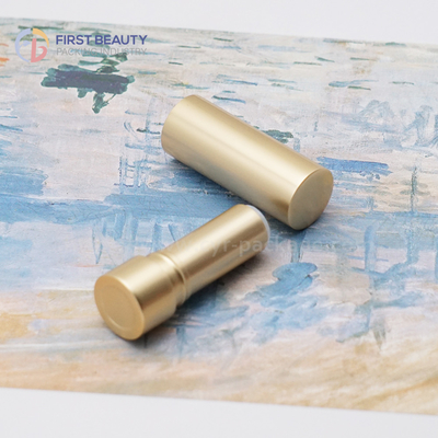 アルミと色を噴射する表面のリップスティックチューブ
