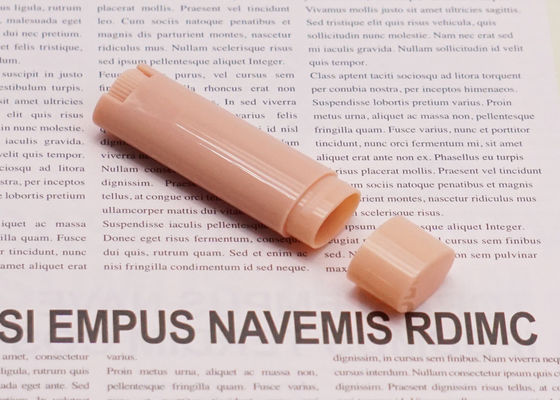 楕円形の形の淡いオレンジ色の空の防臭剤の容器の管4.5gのプラスチック リップ・クリーム